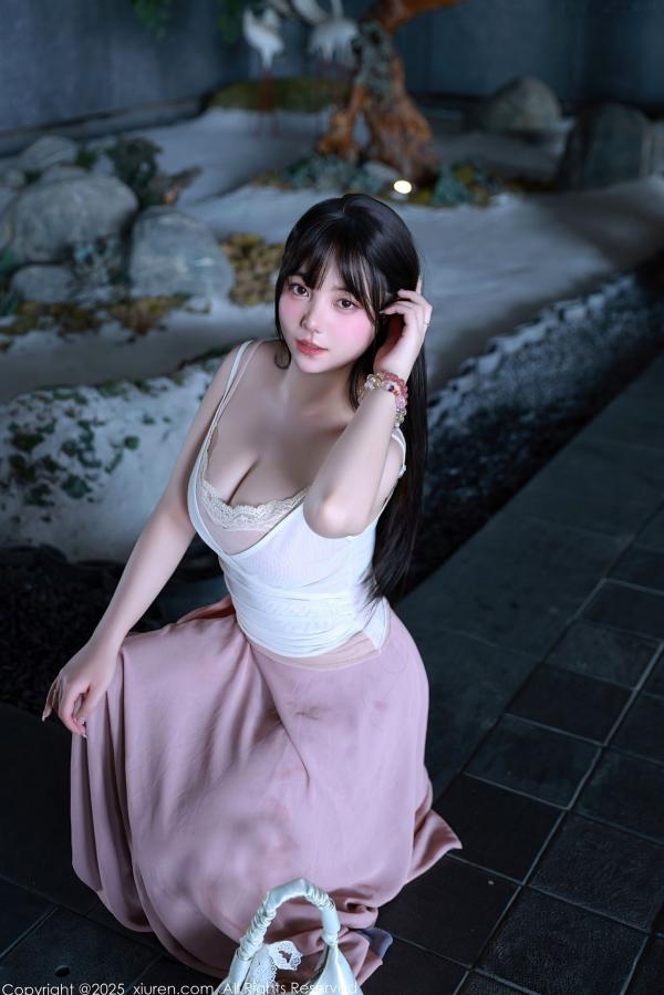    XiuRen秀人网 NO.10746 软情 粉色羽毛内衣私房写真 曼妙身姿性感诱惑第11张图片