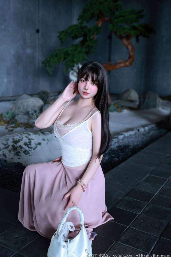    XiuRen秀人网 NO.10746 软情 粉色羽毛内衣私房写真 曼妙身姿性感诱惑第13张图片