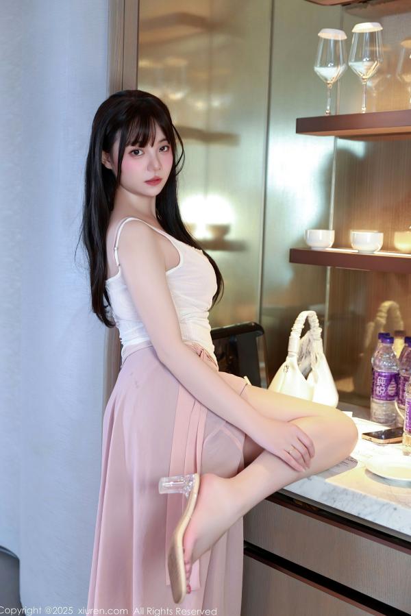    XiuRen秀人网 NO.10746 软情 粉色羽毛内衣私房写真 曼妙身姿性感诱惑第19张图片