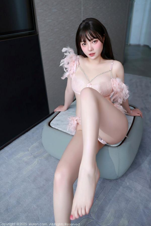    XiuRen秀人网 NO.10746 软情 粉色羽毛内衣私房写真 曼妙身姿性感诱惑第67张图片