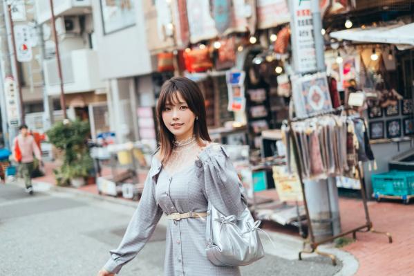    Ely_eee(ElyEE子) - Afternoon Gathering 午后咖啡馆日系治愈街拍写真第6张图片