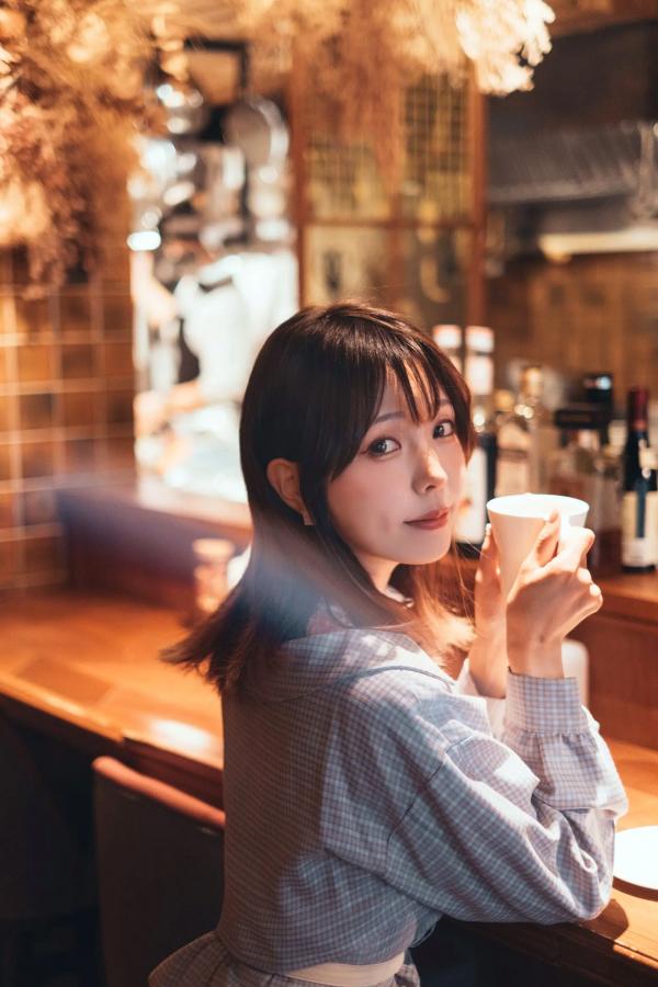    Ely_eee(ElyEE子) - Afternoon Gathering 午后咖啡馆日系治愈街拍写真第11张图片