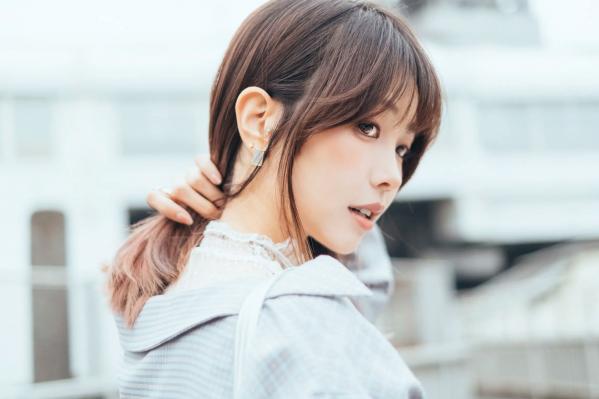    Ely_eee(ElyEE子) - Afternoon Gathering 午后咖啡馆日系治愈街拍写真第18张图片