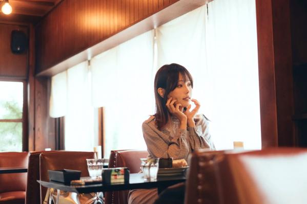    Ely_eee(ElyEE子) - Afternoon Gathering 午后咖啡馆日系治愈街拍写真第24张图片