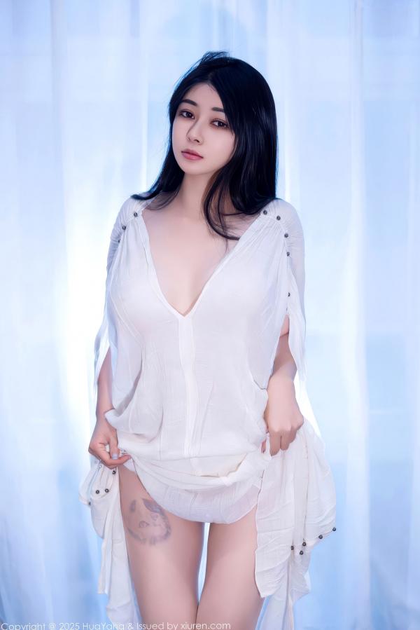    HuaYang花漾 凯竹法师 窗边轻透白色连衣裙肉丝私房写真 极品美腿性感女神大尺度第14张图片