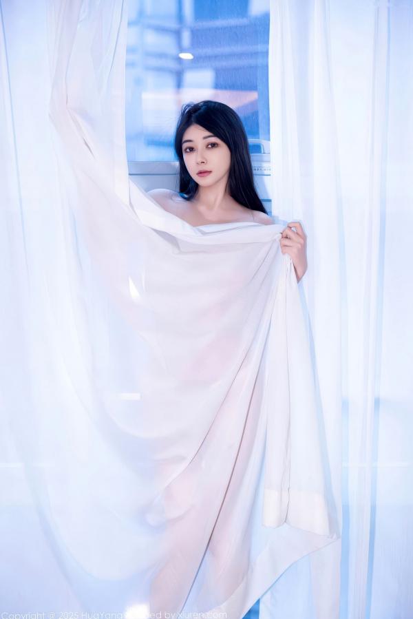    HuaYang花漾 凯竹法师 窗边轻透白色连衣裙肉丝私房写真 极品美腿性感女神大尺度第39张图片