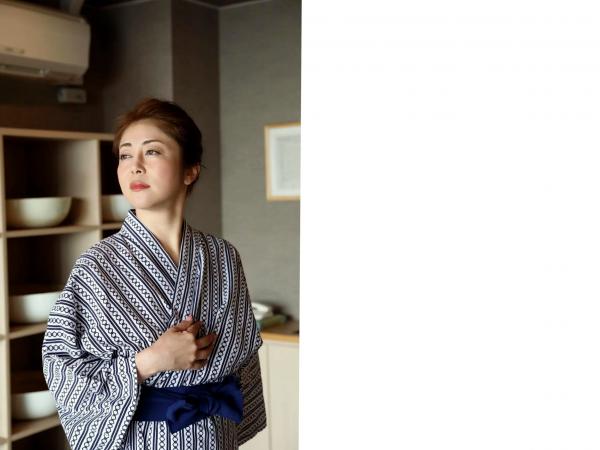    岡元あつこ - ギュッと抱きしめて 日本成熟女神性感内衣私房写真第27张图片
