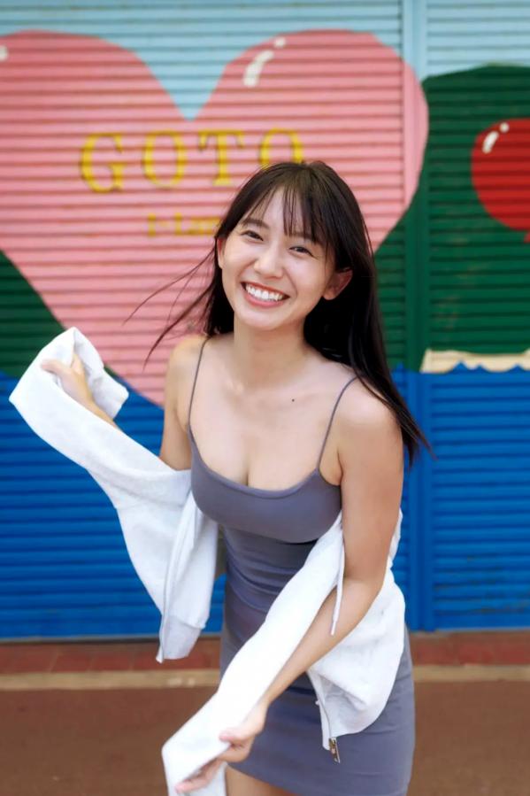    志田音々 - 優雅な挑発：日本清纯女神海边沙滩比基尼与性感私房写真第10张图片