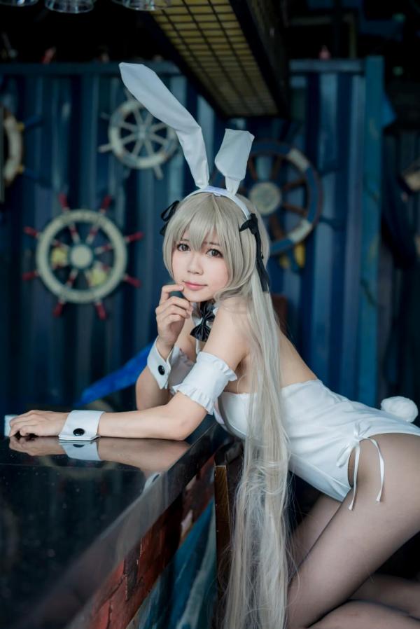    白金Saki 五更琉璃 性感白色兔女郎黑丝台球桌COS写真第7张图片