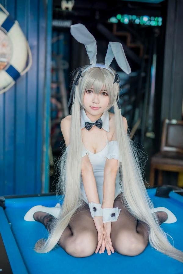    白金Saki 五更琉璃 性感白色兔女郎黑丝台球桌COS写真第9张图片