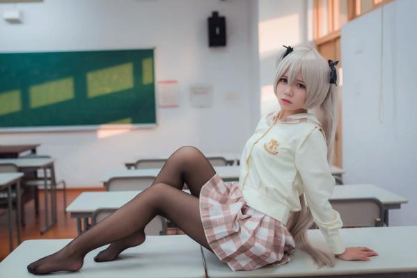    白金Saki 教室日系校服黑丝美腿萌系Cosplay写真第4张图片