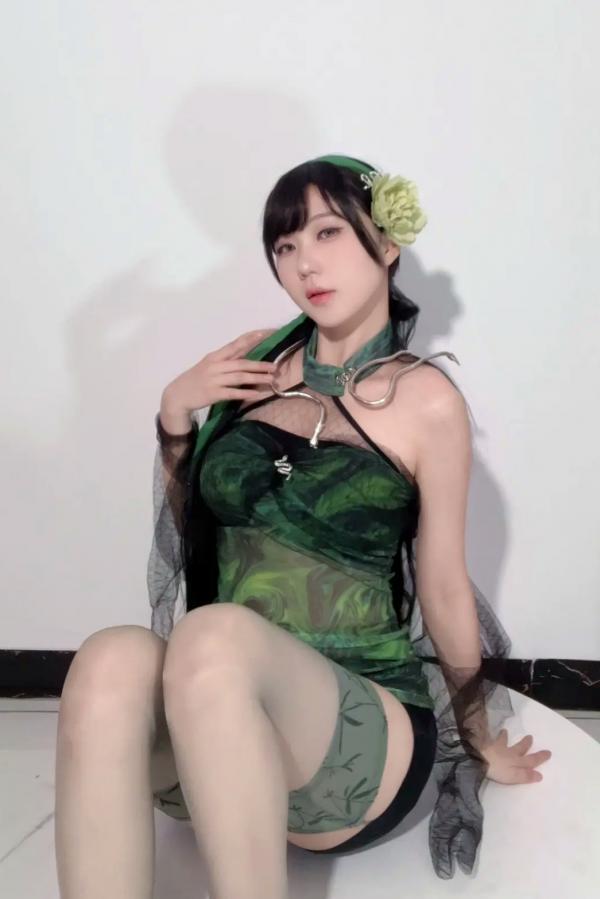    无影喵喵 - 青蛇自拍 绿色古风Cosplay性感美腿写真第20张图片