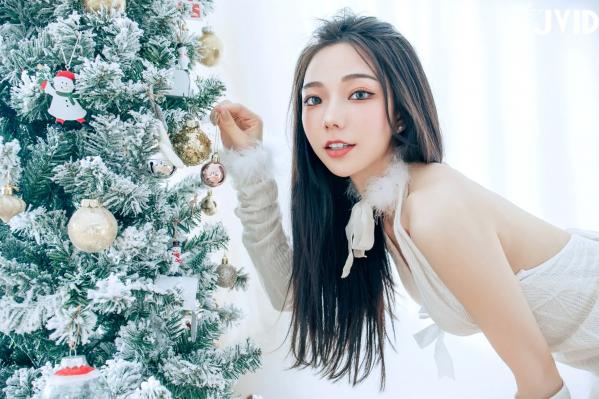    [JVID] 啾啾 - 純白性感圣诞私房写真 纯欲深V美胸甜美诱惑第82张图片