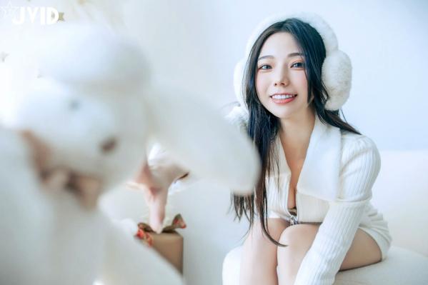    [JVID] 啾啾 - 純白性感圣诞私房写真 纯欲深V美胸甜美诱惑第87张图片
