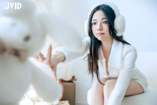    [JVID] 啾啾 - 純白性感圣诞私房写真 纯欲深V美胸甜美诱惑第108张图片