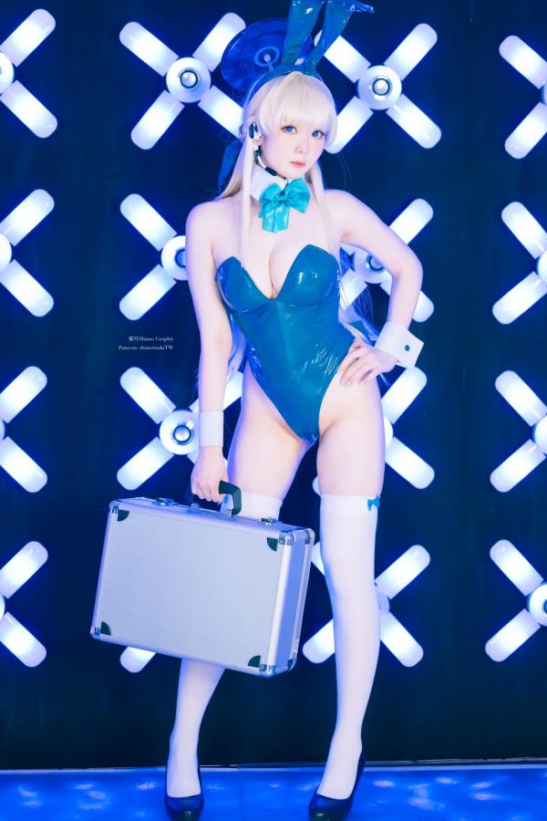    《霜月shimo - 蔚蓝档案 飞鸟马时 兔女郎科技感二次元性感Cosplay写真》第2张图片