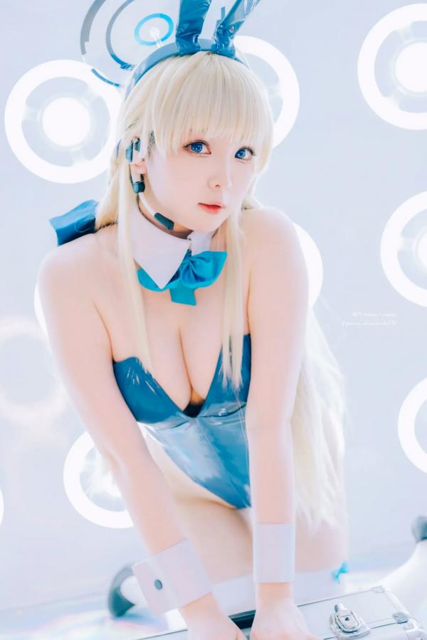    《霜月shimo - 蔚蓝档案 飞鸟马时 兔女郎科技感二次元性感Cosplay写真》第16张图片