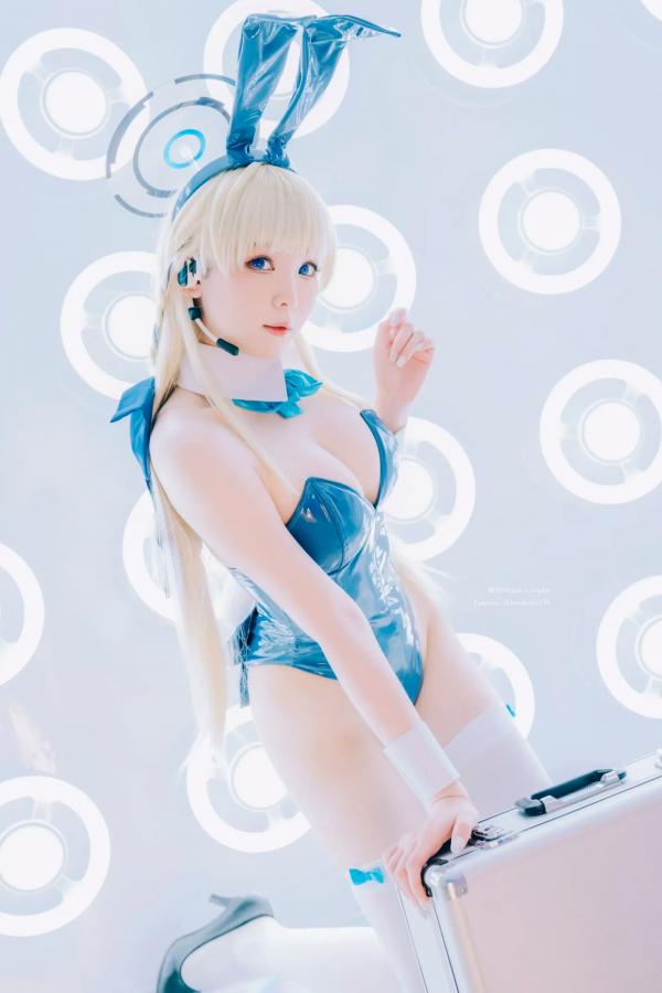    《霜月shimo - 蔚蓝档案 飞鸟马时 兔女郎科技感二次元性感Cosplay写真》第17张图片