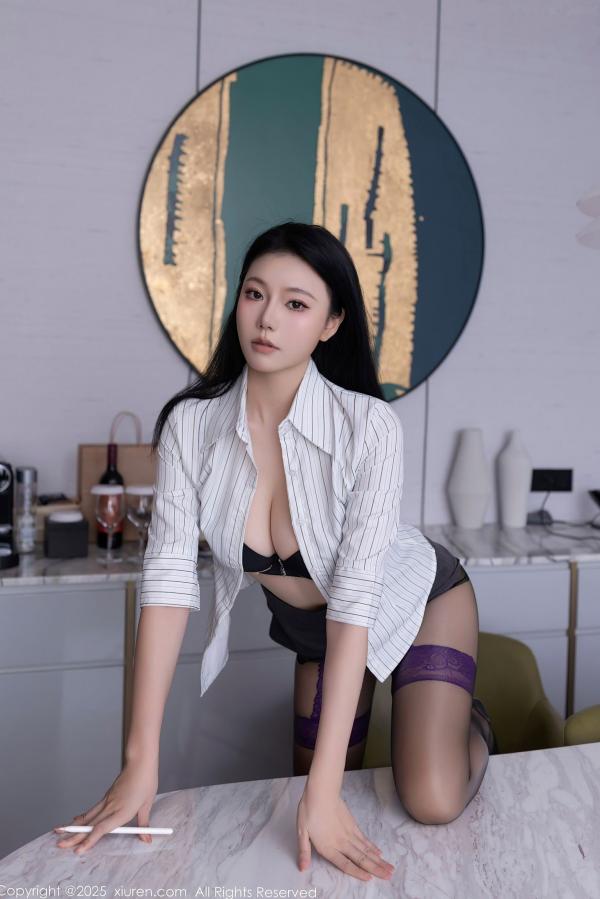    秀人网 NO.10623 安然anran - 职场OL条纹衬衫黑丝吊袜带性感诱惑写真第29张图片