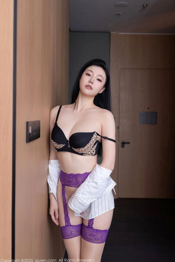   秀人网 NO.10623 安然anran - 职场OL条纹衬衫黑丝吊袜带性感诱惑写真第70张图片