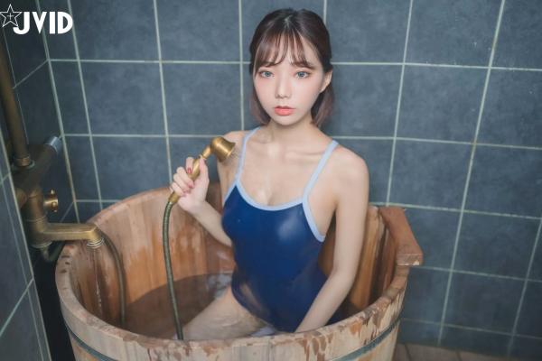    [JVID] 啾啾 - 高校生 浴室湿身死库水与日系制服美腿写真第15张图片