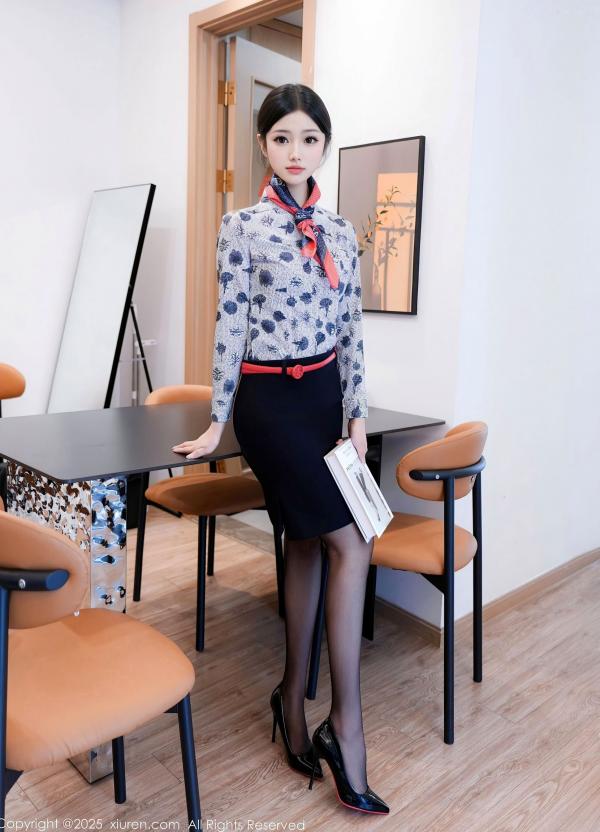    XiuRen秀人网-10579-琉璃ww-空姐裙装制服爆乳黑丝-优雅家居私房美腿写真-2025.07.24第9张图片