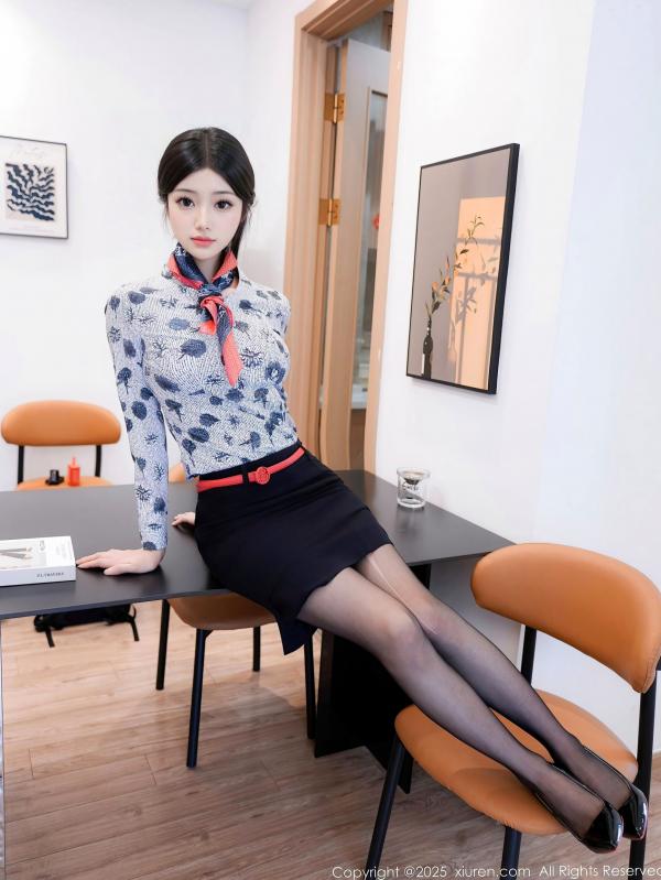    XiuRen秀人网-10579-琉璃ww-空姐裙装制服爆乳黑丝-优雅家居私房美腿写真-2025.07.24第18张图片