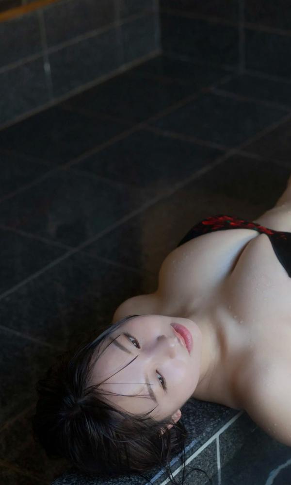    《本郷柚巴 - ホンマに好き。》日系温泉和服与性感内衣写真集第58张图片
