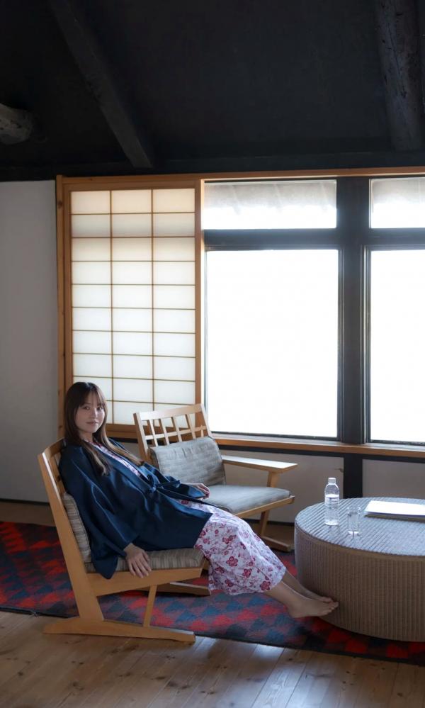    《本郷柚巴 - ホンマに好き。》日系温泉和服与性感内衣写真集第69张图片