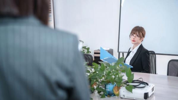    鹿八岁-女上司和女下属第2张图片