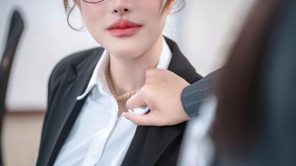    鹿八岁-女上司和女下属第9张图片