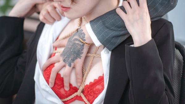    鹿八岁-女上司和女下属第18张图片
