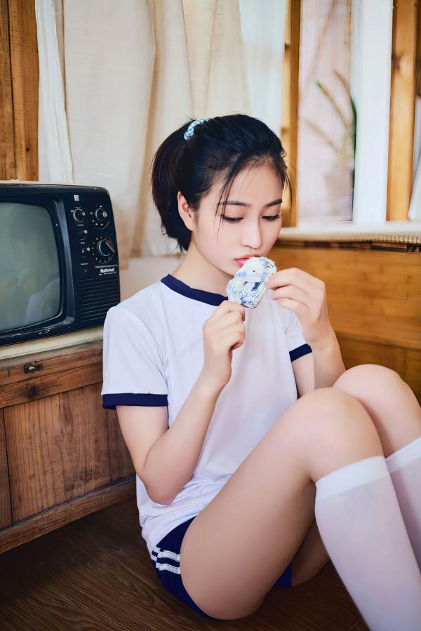 年年Nnian 年年  《年年Nnian-运动服》日系清纯体操服家居私房性感诱惑写真第1张图片