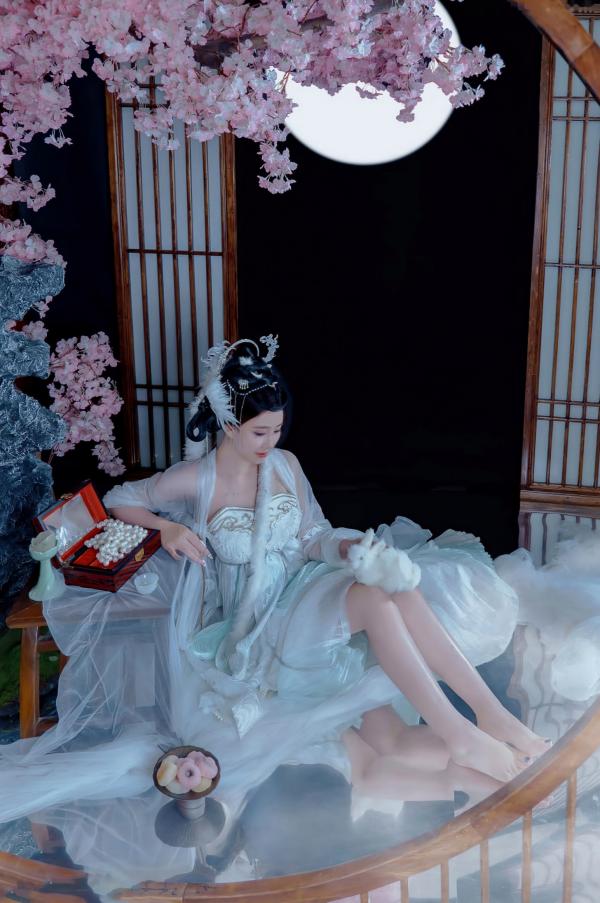 年年Nnian 年年  《年年Nnian-嫦娥仙子》古风汉服角色扮演性感大尺度私房写真第3张图片
