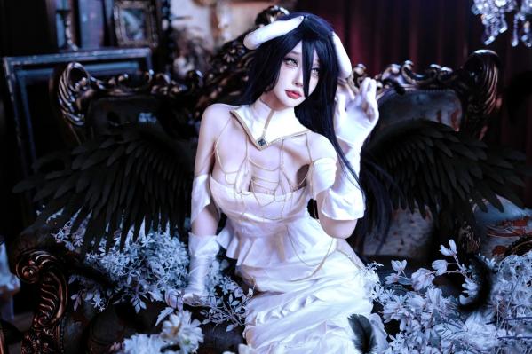    《阿洛洛洛大魔王 - 雅儿贝德》暗黑哥特黑羽魅惑角色扮演写真第3张图片