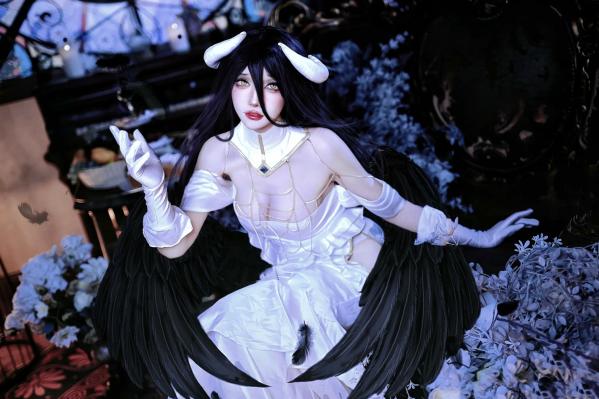    《阿洛洛洛大魔王 - 雅儿贝德》暗黑哥特黑羽魅惑角色扮演写真第5张图片