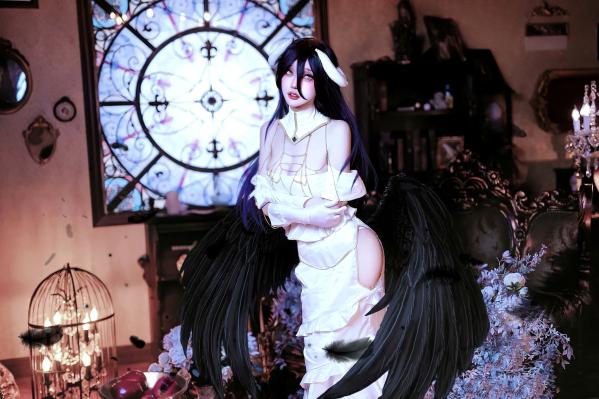    《阿洛洛洛大魔王 - 雅儿贝德》暗黑哥特黑羽魅惑角色扮演写真第6张图片