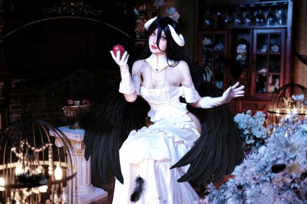    《阿洛洛洛大魔王 - 雅儿贝德》暗黑哥特黑羽魅惑角色扮演写真第8张图片