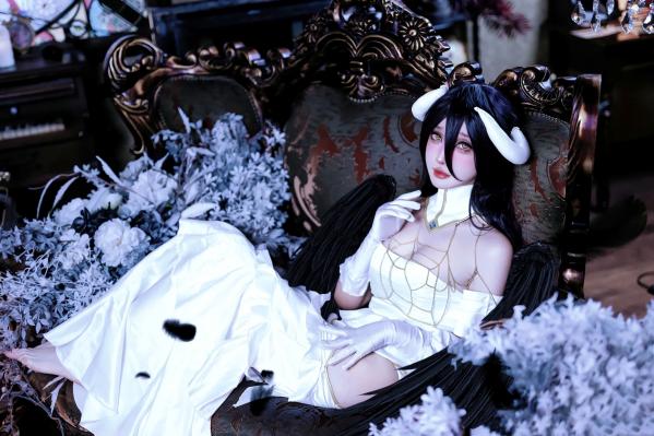    《阿洛洛洛大魔王 - 雅儿贝德》暗黑哥特黑羽魅惑角色扮演写真第10张图片