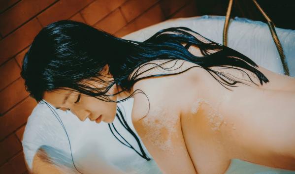 年年Nnian 年年  年年Nnian-沐浴第35张图片
