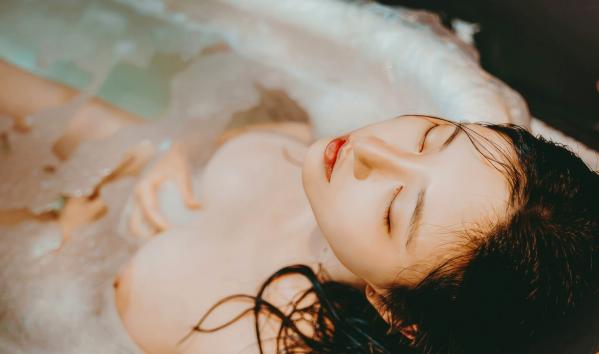年年Nnian 年年  年年Nnian-沐浴第43张图片
