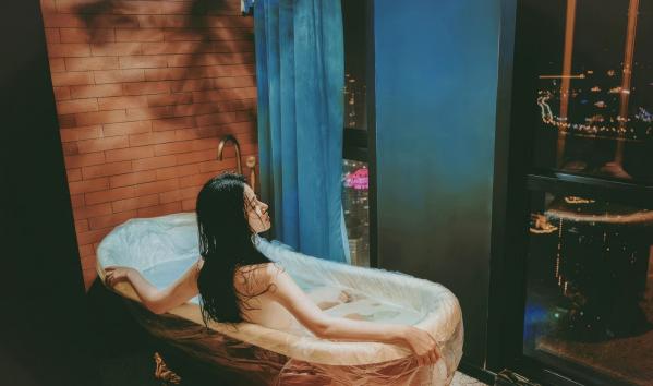 年年Nnian 年年  年年Nnian-沐浴第44张图片
