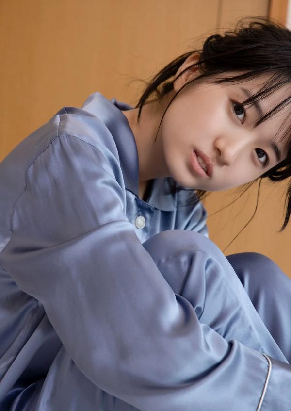    加藤結 - かとゆい、水着始めました。日本清纯女神池畔红色泳装性感写真第15张图片