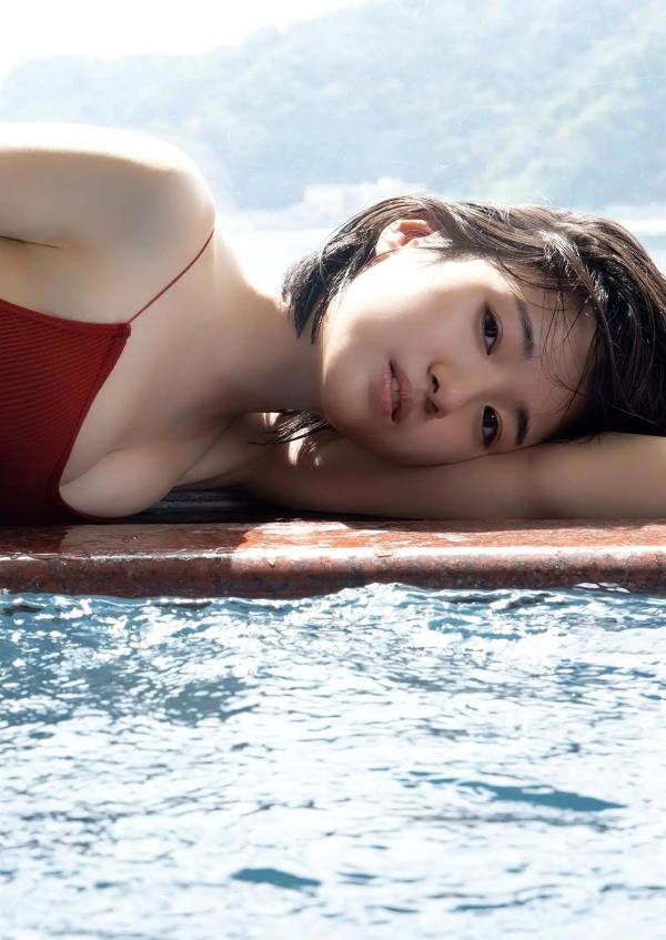    加藤結 - かとゆい、水着始めました。日本清纯女神池畔红色泳装性感写真第40张图片