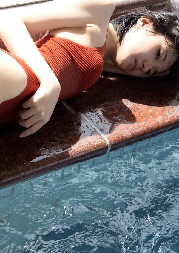    加藤結 - かとゆい、水着始めました。日本清纯女神池畔红色泳装性感写真第51张图片