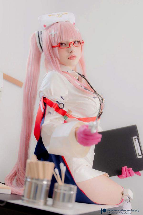    Fantasy-Factory-小丁Ding-碧蓝航线-柏修斯-Perseus-Azur-Lane-粉发护士制服性感COS写真第12张图片