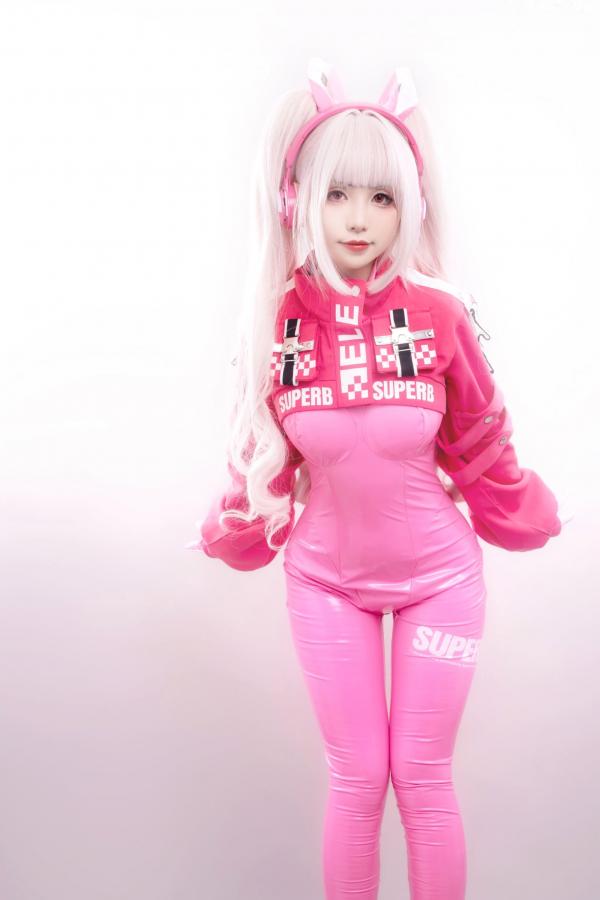    爆机少女喵小吉-NIKKE胜利女神爱丽丝COS写真 粉色紧身皮衣萌系性感美图第11张图片