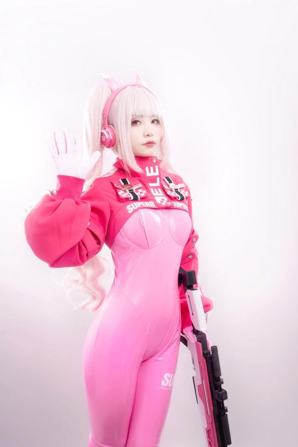    爆机少女喵小吉-NIKKE胜利女神爱丽丝COS写真 粉色紧身皮衣萌系性感美图第12张图片