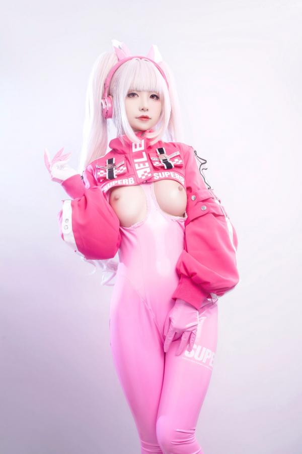    爆机少女喵小吉-NIKKE胜利女神爱丽丝COS写真 粉色紧身皮衣萌系性感美图第22张图片