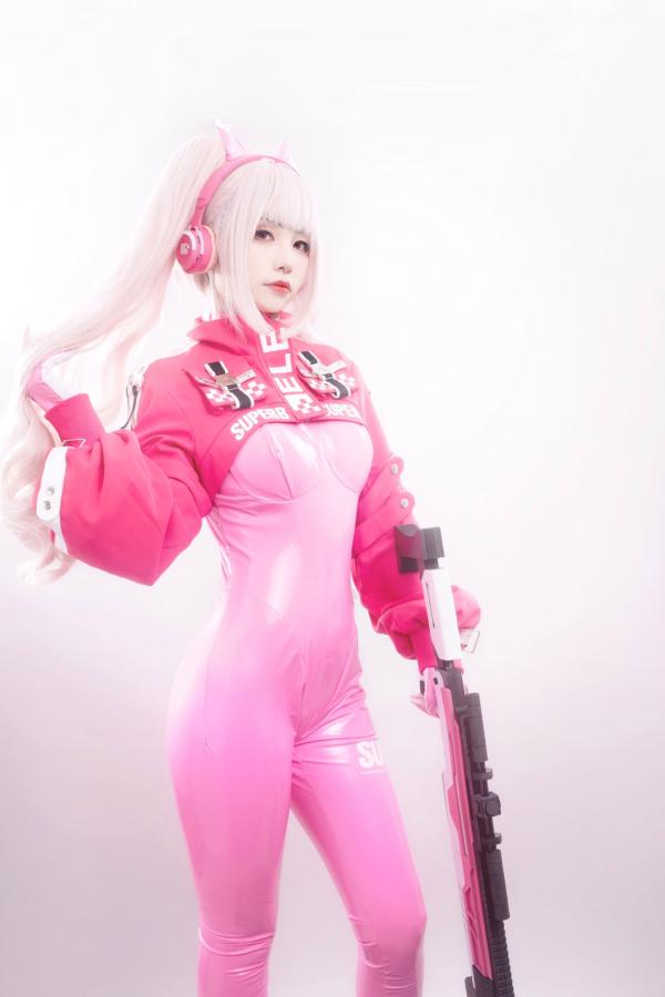    爆机少女喵小吉-NIKKE胜利女神爱丽丝COS写真 粉色紧身皮衣萌系性感美图第34张图片